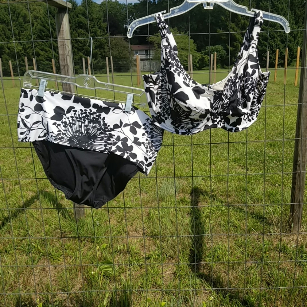 Fantasies 2xl 36H 2 piece swimsuit